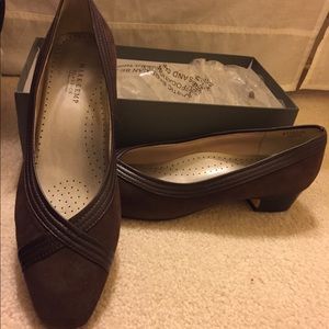 Women’s dress shoes